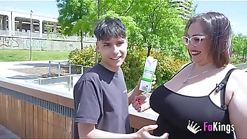 Ultimate BIG TITS poll: BBW MILF Mae Quira questions randoms at the street